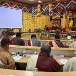 བསམ་རྩེ་ལུ་ ཌོག་ཊར་མ་ལང་པའི་དཀར་ངལ་ཡོདཔ།