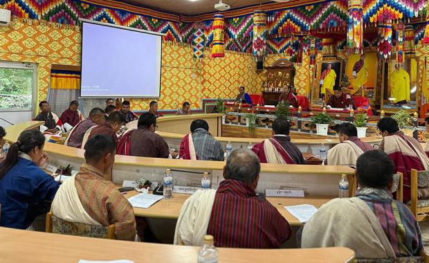 བསམ་རྩེ་ལུ་ ཌོག་ཊར་མ་ལང་པའི་དཀར་ངལ་ཡོདཔ།