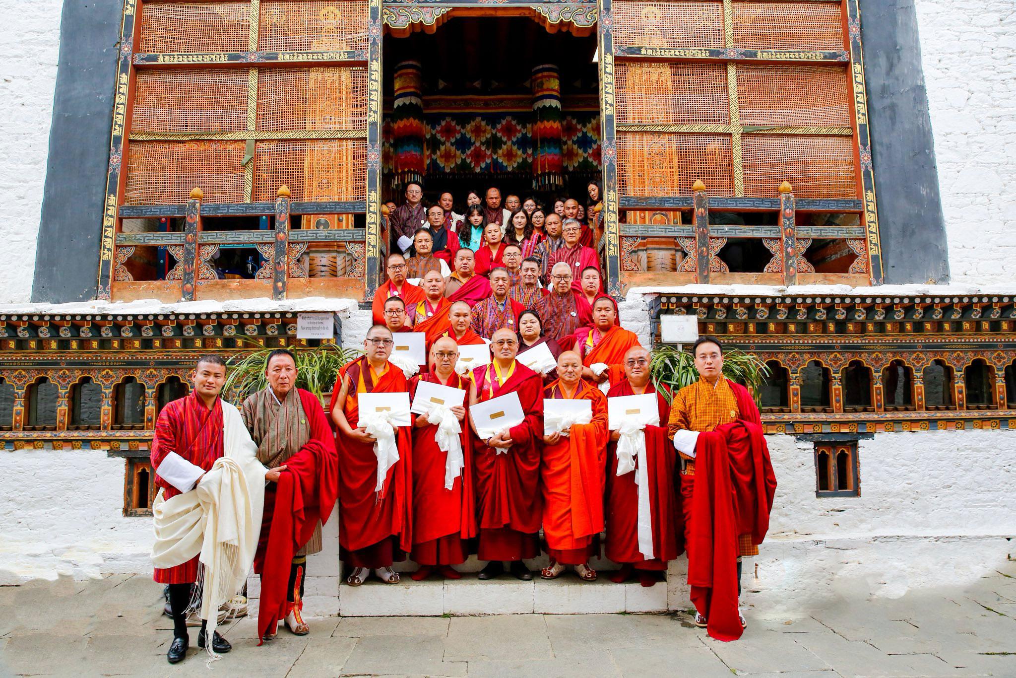 His Majesty grants Royal Kashos to eight spiritual projects in GMC