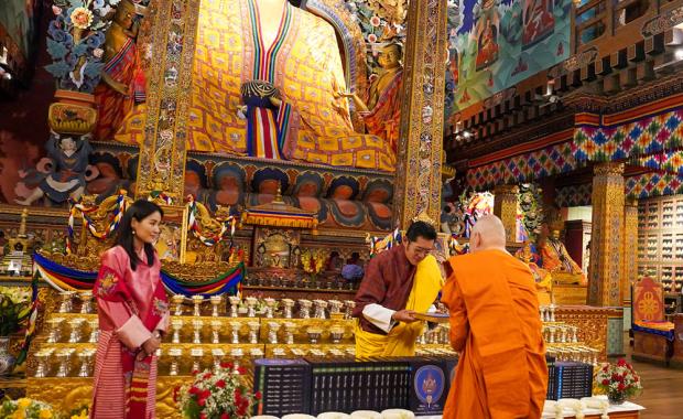 Thailand presents 80-Volume Tipitaka to Their Majesties