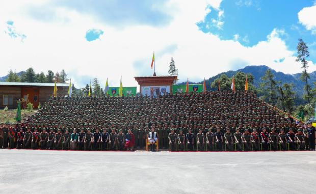 མི་དབང་མངའ་བདག་རིན་པོ་ཆེ་མཆོག་གིས་ སྤྱི་ལོ་༢༠༢༥ ལོའི་ རྒྱལ་སྲུངཔ་ཚུ་དང་ མཇལ་ཕྲད་གནང་ཡོདཔ།
