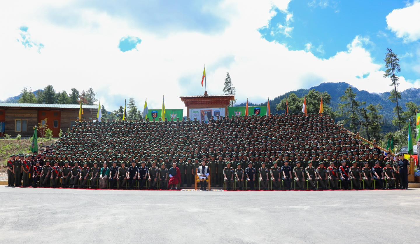 མི་དབང་མངའ་བདག་རིན་པོ་ཆེ་མཆོག་གིས་ སྤྱི་ལོ་༢༠༢༥ ལོའི་ རྒྱལ་སྲུངཔ་ཚུ་དང་ མཇལ་ཕྲད་གནང་ཡོདཔ།