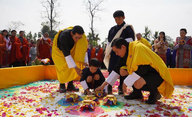 King and citizens work side by side in Gelephu Mindfulness City