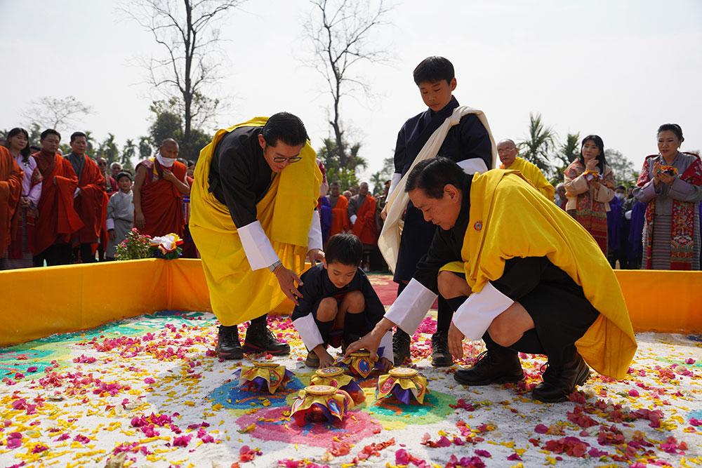 King and citizens work side by side in Gelephu Mindfulness City