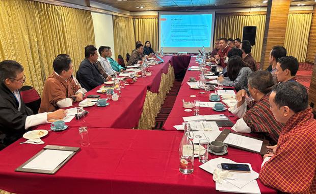 བཟའ་ཁང་ཚོགས་སྡེ་གིས་ སྐྱིན་འགྲུལ་དང་འབྲེལ་བའི་ གནད་དོན་སེལ་ཐབས་ལུ་ སྐྱེད་བརྒྱ་ཆ་༡ མར་ཕབ་འབད་དགོ་པའི་ཞུ་བ།