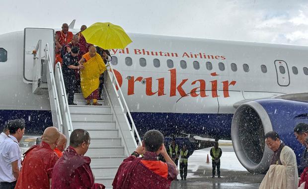 His Holiness the Je Khenpo returns from Rajgir