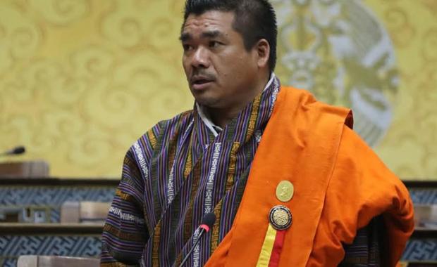 འཆར་གཞི་༡༣ པའི་ནང་ མེ་རག་དང་ ལའུ་རི་གི་བར་ན་ འཁོར་ལམ་བསལ་ནིའི་ འཆར་གཞི་མེདཔ།