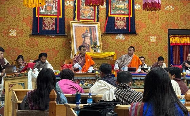 གཞལམ་སྒང་ལུ་ དབུལ་ཕོངས་ཀྱི་ཚད་གཞི་མར་བབས་སོང་རུང་ འདྲ་མཉམ་མེད་པའི་གནས་ཚད་ཡར་སེང་།