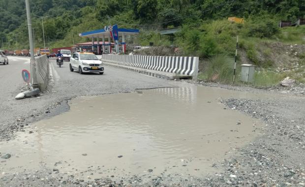 ཕུན་ཚོགས་གླིང་ ཨ་མོ་ཆུ་ལུ་ འཁོར་ལམ་གྱི་ གནས་སྟངས་སྐྱོ་དྲགས་ཐལ་ཡོདཔ།