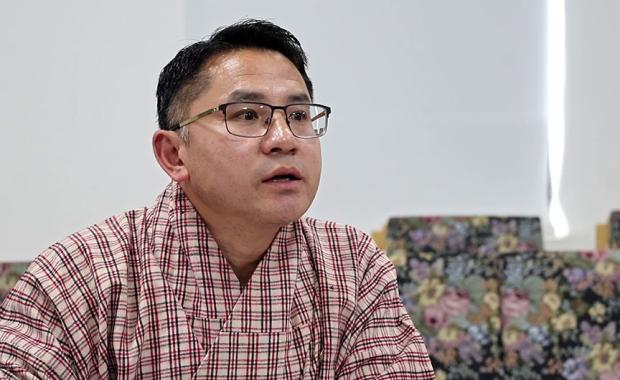 གནས་གོང་བགོ་བཤའ་ཐབས་ལམ་གསརཔ་དང་བསྟུན་ སོ་ནམ་པ་ཅིག་ཡང་ རྒྱབ་ཁར་ལུས་མི་བཅུག་ནི།