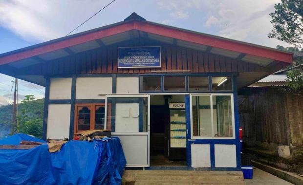 ཛམ་བྷ་ལ་ཨོམ་སྡེ་ཚན་གྱིས་ མི་ཚེའི་གནས་སྟངས་ བསྒྱུར་བཅོས་འབད་ཡོདཔ།