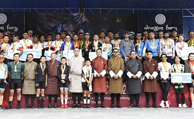 Sherab Gyeltshen and Reika Yoshii win Dragon Fury Race