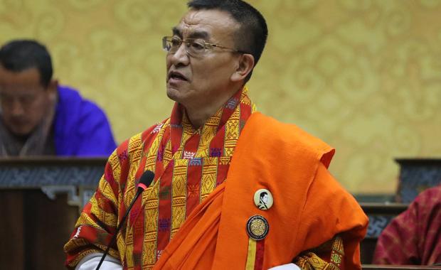 ཚེ་སྲོག་ཉེན་བཅོལ་མ་དངུལ་ སྤྱིར་བཏང་ཟུར་གསོག་འོག་ བགོ་བཀྲམ་འབད་མི་ལུ་རྩོད་བསྡུར།