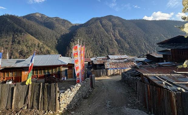 མེ་རག་གི་ ཨེ་ཏོག་མེ་ཏོག་དུས་སྟོན་གྱིས་ མགྲོན་སྐྱོང་ཁང་ལུ་ ཁེ་ཕན་སྦོམ་བྱུང་ཡོདཔ།