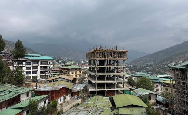 ཁྲོམ་ཁར་སྡོད་མི་ཚུ་ལུ་ ཁང་གླ་ཡར་སེང་དང་ སྡོད་ཁྱིམ་ལང་མ་ཚུགས་པའི་ དཀའ་ངལ་དང་གདོང་ལེན།