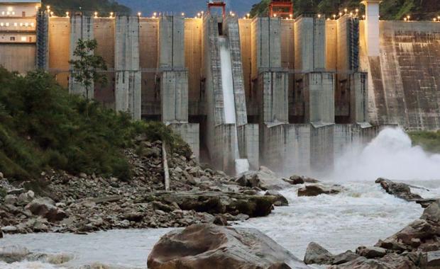 ས་སྣུམ་ནང་འདྲེན་ཡར་སེང་སོང་མི་གིས་ གློག་མེ་ཕྱིར་ཚོང་འོང་འབབ་ལུ་ ཐོ་ཕོག་དོ་ཡོདཔ།