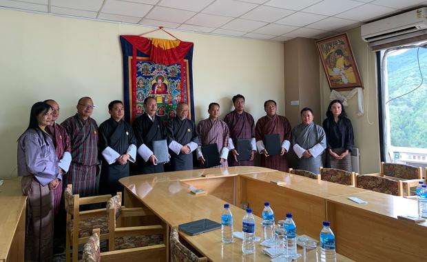 མེ་ག་ཝཱཊ་༡,༡༢༥ འབད་མི་ རྡོ་རྗེ་ལུང་གློག་མེ་ལས་འགུལ་གྱི་དོན་ལུ་ གཞི་རྟེན་མཐུན་རྐྱེན་བཟོ་སྐྲུན་འབད་ནི་ འགོ་བཙུགས་ཡོདཔ།