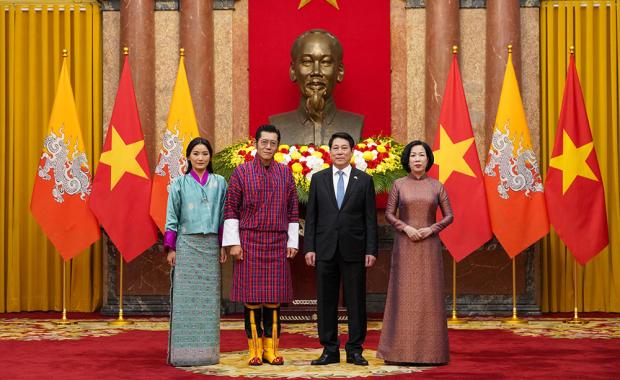 མི་དབང་མངའ་བདག་རིན་པོ་ཆེ་མཆོག་གིས་ བེཊ་ནམ་གྱི་སྲིད་འཛིན་དང་ མཇལ་ཕྲད་གནང་ཡོདཔ།