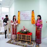 མི་དབང་རྒྱལ་ཡུམ་སངས་རྒྱས་ཆོས་སྒྲོན་དབང་ཕྱུག་མཆོག་གིས་ ཨོམ་གྱི་ཀེན་སར་གྱི་ སྨན་ཁང་ འགོ་འབྱེད་གནང་ཡོདཔ།