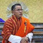 སྒོ་ནོར་གྱི་དཔྱད་ཡིག་གུ་ལུ་ རྩོད་བསྡུར་ལེ་ཤ་འབད་ཡོདཔ།