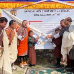 སོ་ནམ་དང་སྒོ་ནོར་ལྷན་ཁག་གིས་ སློབ་ཕྲུག་རེ་ལུ་ སྒོང་རྡོག་རེ་གི་ ལས་འགུལ་འགོ་འབྱེད་འབད་ཡོདཔ།