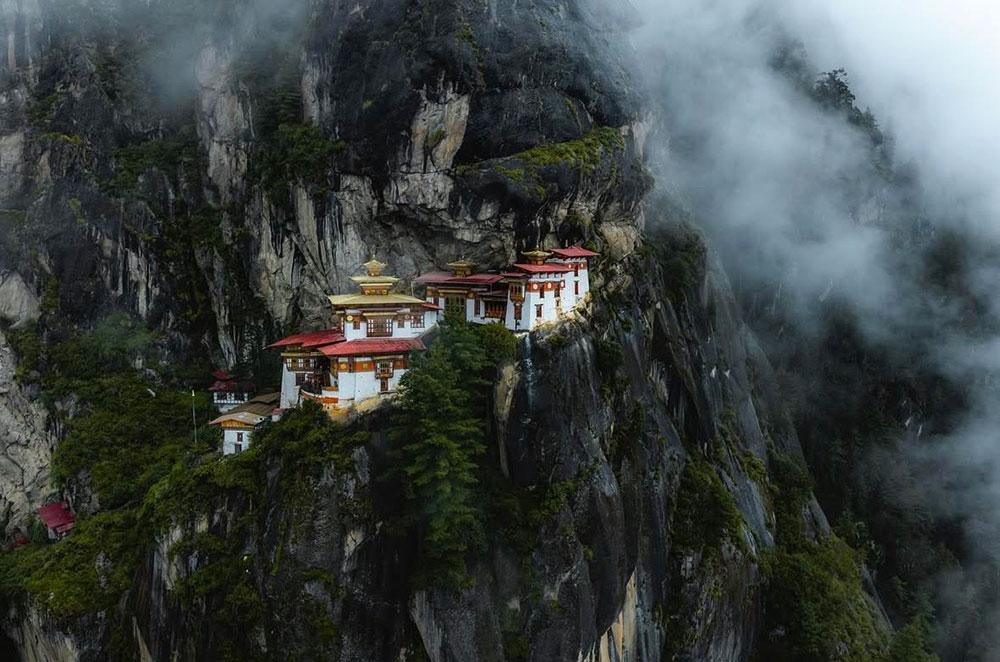 Elite photographers trade SDF waiver for world-class imagery