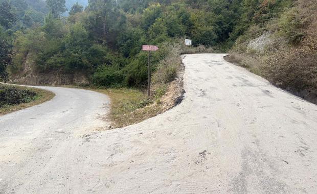 Viral clip sparks outcry, but gewog and contractor defend road quality