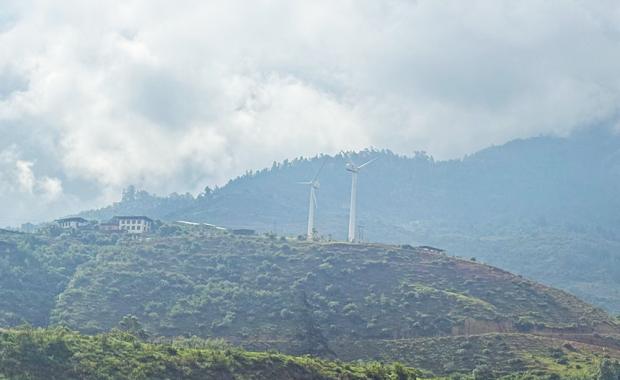 Wind turbines face operational hurdles, offer lessons for future projects