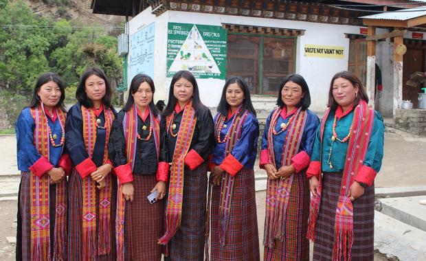 ཕམ་ཚུ་གིས་ སློབ་གྲྭ་ལུ་ རེ་བ་ལས་ལྷག་པའི་རྒྱབ་སྐྱོར།