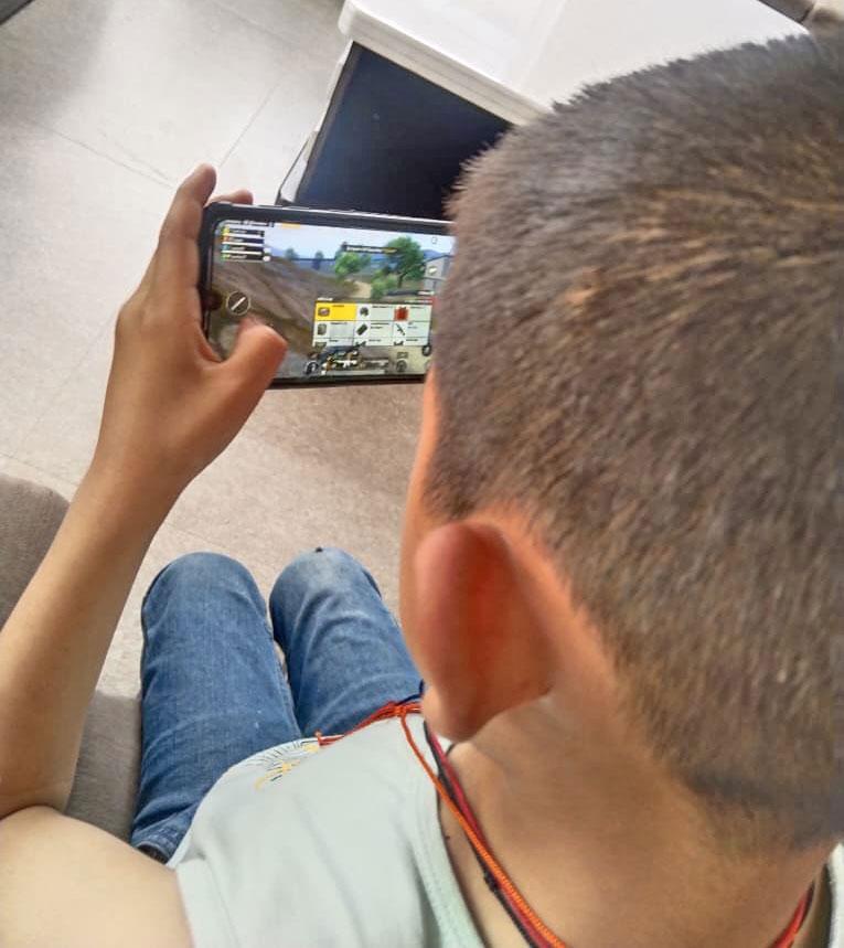 Parents voice deep concern over children’s screen use, survey finds