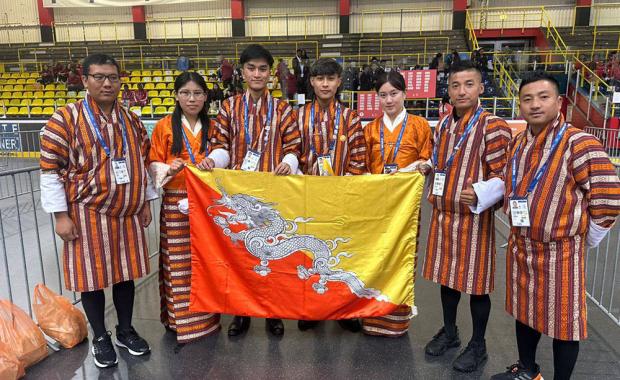 ལོ་བརྒྱད་ཀྱི་ཤུལ་ལས་ འབྲུག་གིས་ འཛམ་གླིང་གཙུག་ལག་རྒྱལ་སྤྱིའི་རྩེད་འགྲན་ནང་ བཅའ་མར་གཏོགས་ཡོདཔ།