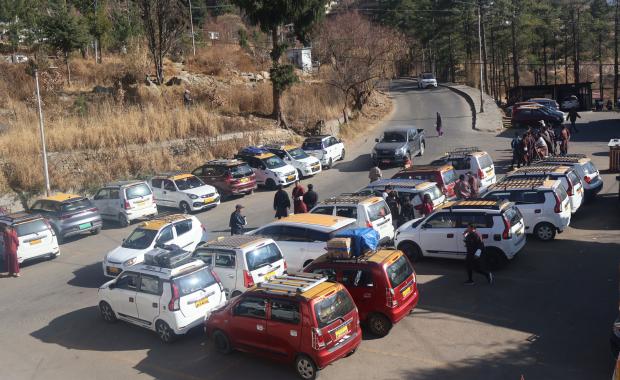 Taxi drivers fear income drop as govt. lifts registration moratorium