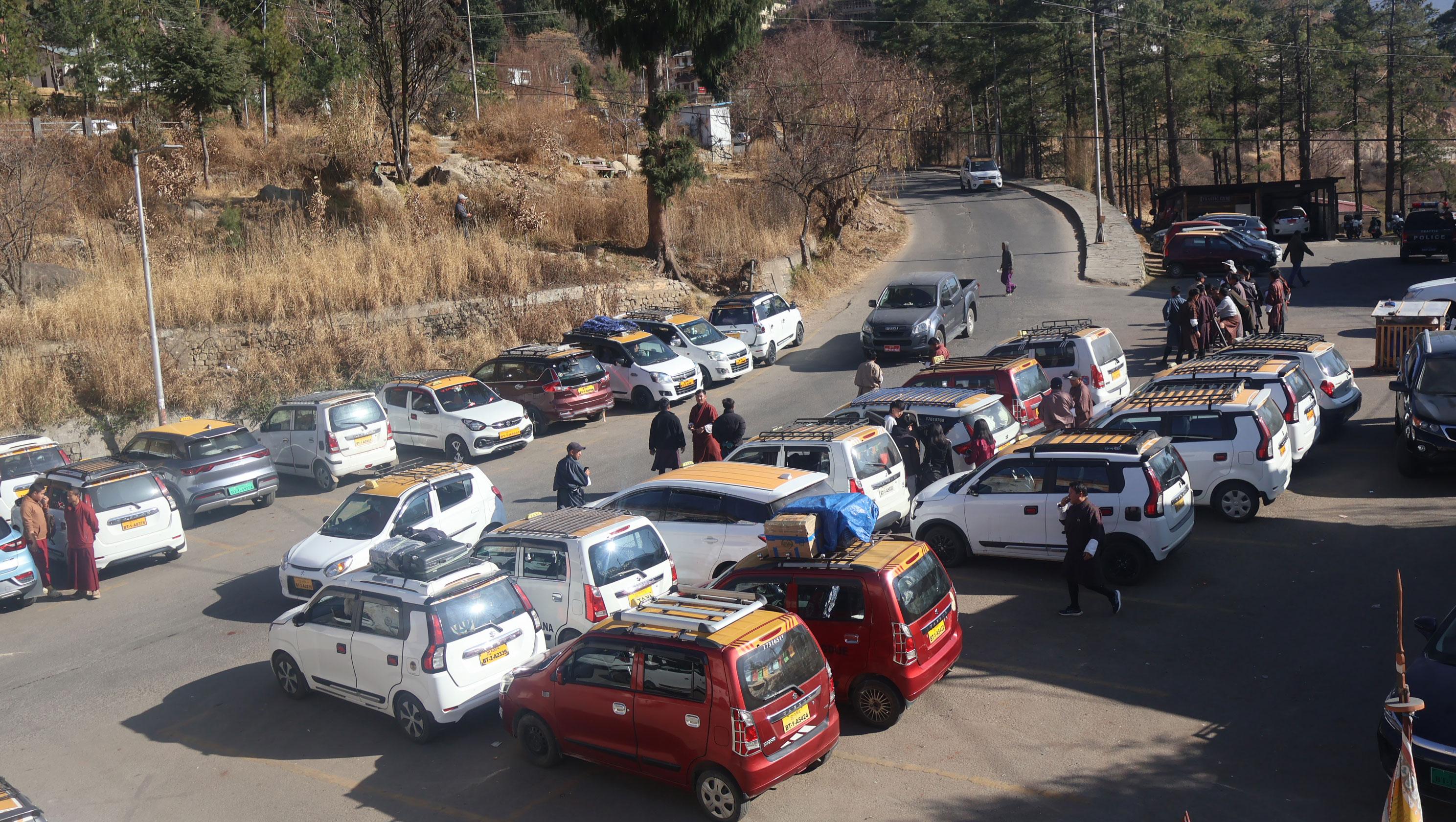 Taxi drivers fear income drop as govt. lifts registration moratorium