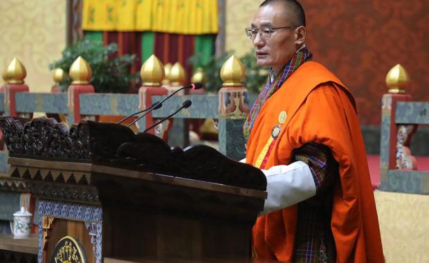 གཞུང་གིས་ འབྲུག་མི་ཚུ་ ཕྱི་ཁར་འགྱོ་མི་གི་ གནད་དོན་སེལ་ཐབས་ལུ་ ཐབས་ལམ་གསུམ་གསལ་བསྒྲགས།