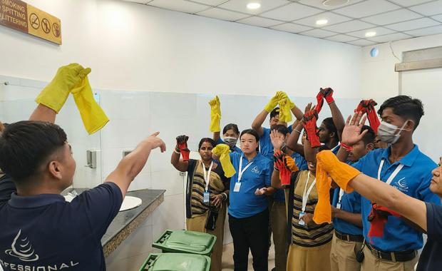 ཕུན་ཚོགས་གླིང་འགེགས་སྲུང་འཛུལ་སྒོའི་ མི་མང་གསང་སྤྱོད་ ཁྱད་རིག་འཛིན་སྐྱོང་འཐབ་ནི།