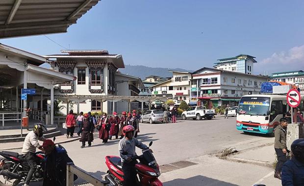 རྒྱལ་ཁབ་ནང་ ལྟ་བཤལཔ་གྱངས་ཁ་ ལེ་ཤ་ལྷོད་དེ་འབད་རུང་ འོང་འབབ་ཐད་ལུ་ མར་བབས་སོང་ཡོདཔ།