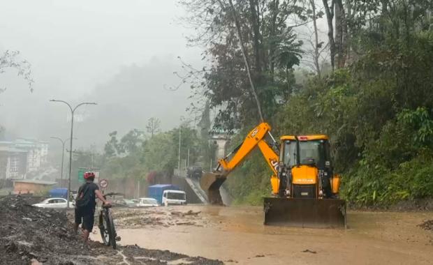 Flood risks, debris, and dust expose weak environmental planning in Rinchending bypass