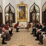 འབྲུག་གི་ བློན་ཆེན་གྱིས་ ཐའེ་ལེནཌ་གི་ བློན་ཆེན་དང་གཅིག་ཁར་ཕྱད་ཡོདཔ།