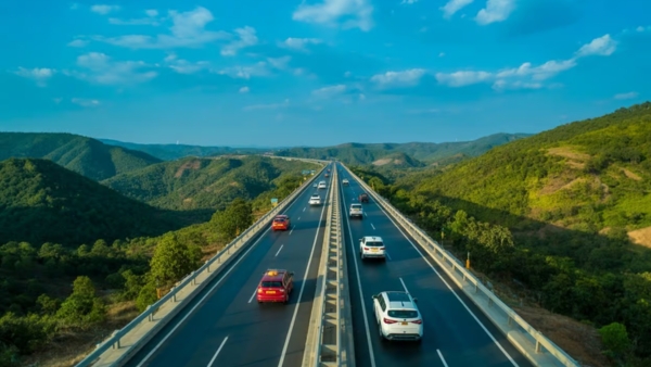 Delhi–Dehradun Expressway to Cut Travel Time to 2.5 Hours, Boosting Tourism in 2026