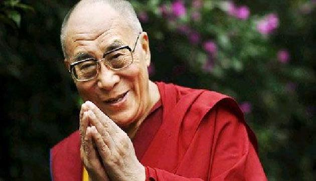 china के हमले में जान बचाने वाले Assam जवान को देख भावुक हुए दलाई लामा china के हमले में जान बचाने वाले Assam जवान को देख भावुक हुए दलाई लामा