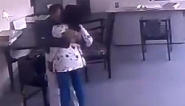 क्लास में फिमेल टीचर का अश्लील Video कर दिया Viral, यहां देखें सब कुछ