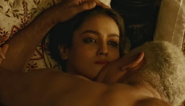 'बेगम जान' में 38 साल बड़े एक्टर के साथ इंटीमेट हुईं ये एक्ट्रेस, देखें तस्वीरें 'बेगम जान' में 38 साल बड़े एक्टर के साथ इंटीमेट हुईं ये एक्ट्रेस, देखें तस्वीरें
