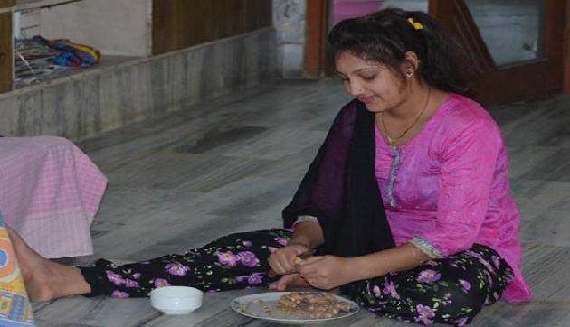 क्या आपको पता है इस काम करने वाली लड़की की LOVE स्टोरी?