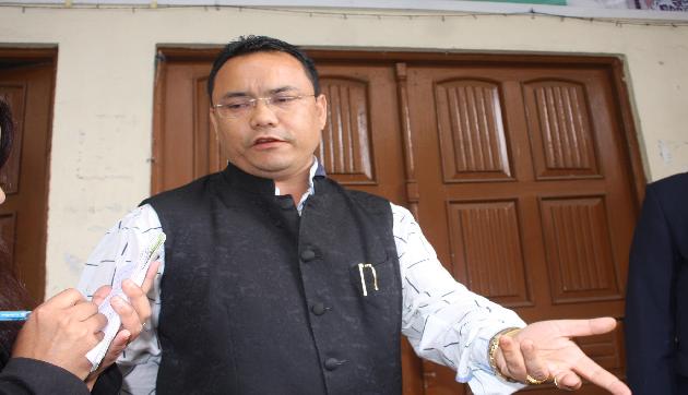 मेघालय में कांग्रेस के उप-मुख्यमंत्री लालू के खिलाफ मंत्री की बगावत! मेघालय में कांग्रेस के उप-मुख्यमंत्री लालू के खिलाफ मंत्री की बगावत!