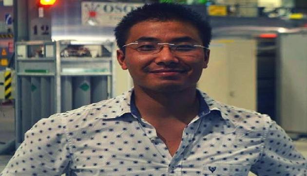 मणिपुर के मिरैकल मैन नाम से मशहूर IAS आर्मस्ट्रांग, अपने सरकारी बंगले पर बच्चों को खिलाएंगे खाना मणिपुर के मिरैकल मैन नाम से मशहूर IAS आर्मस्ट्रांग, अपने सरकारी बंगले पर बच्चों को खिलाएंगे खाना