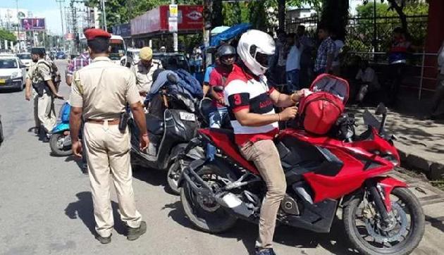अब सड़क पर संभाल कर चलाएं कार और बाइक, वरना 30 गुना जुर्माने के साथ हो सकती है जेल अब सड़क पर संभाल कर चलाएं कार और बाइक, वरना 30 गुना जुर्माने के साथ हो सकती है जेल