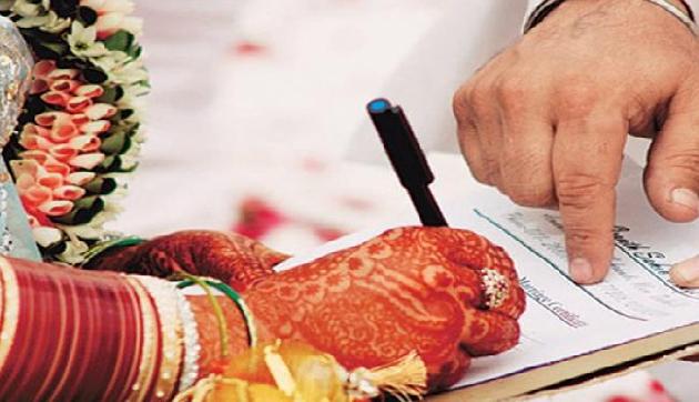 असम: ब्राह्मणों की धमकी, गैर ब्राह्मणों में शादी करने वालों का हुक्का पानी बंद कर देंगे
असम: ब्राह्मणों की धमकी, गैर ब्राह्मणों में शादी करने वालों का हुक्का पानी बंद कर देंगे