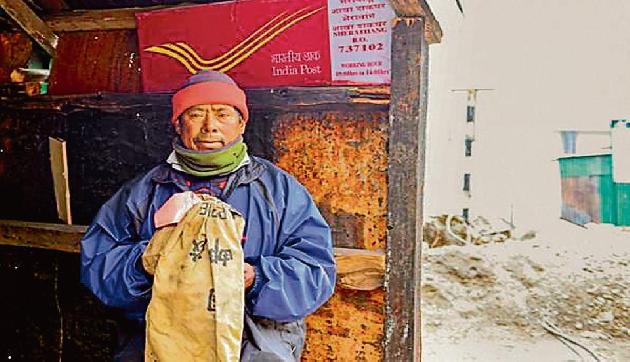 सिक्किम का ये शख्स रोज 14 हजार फीट की ऊंचाई पर चीन जाकर पहुंचाता है चिट्ठी सिक्किम का ये शख्स रोज 14 हजार फीट की ऊंचाई पर चीन जाकर पहुंचाता है चिट्ठी
