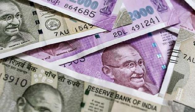 घर की सफार्इ कर रहे दंपत्ति पर किस्मत हुई मेहरबान, बन गए Crorepati घर की सफार्इ कर रहे दंपत्ति पर किस्मत हुई मेहरबान, बन गए Crorepati