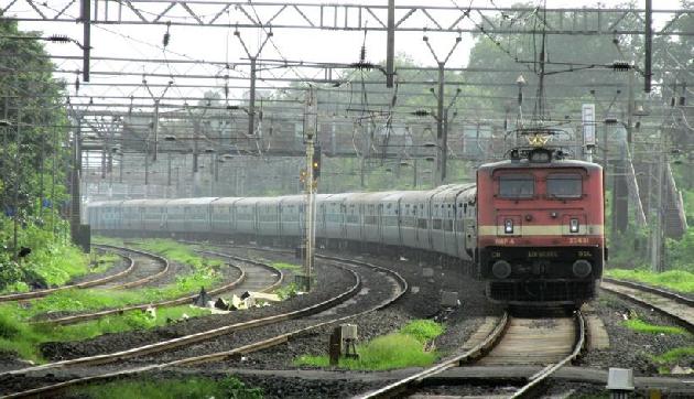 दूरगामी ट्रेनों के ठहराव की मांग को लेकर रेल राज्य मंत्री को ज्ञापन दूरगामी ट्रेनों के ठहराव की मांग को लेकर रेल राज्य मंत्री को ज्ञापन